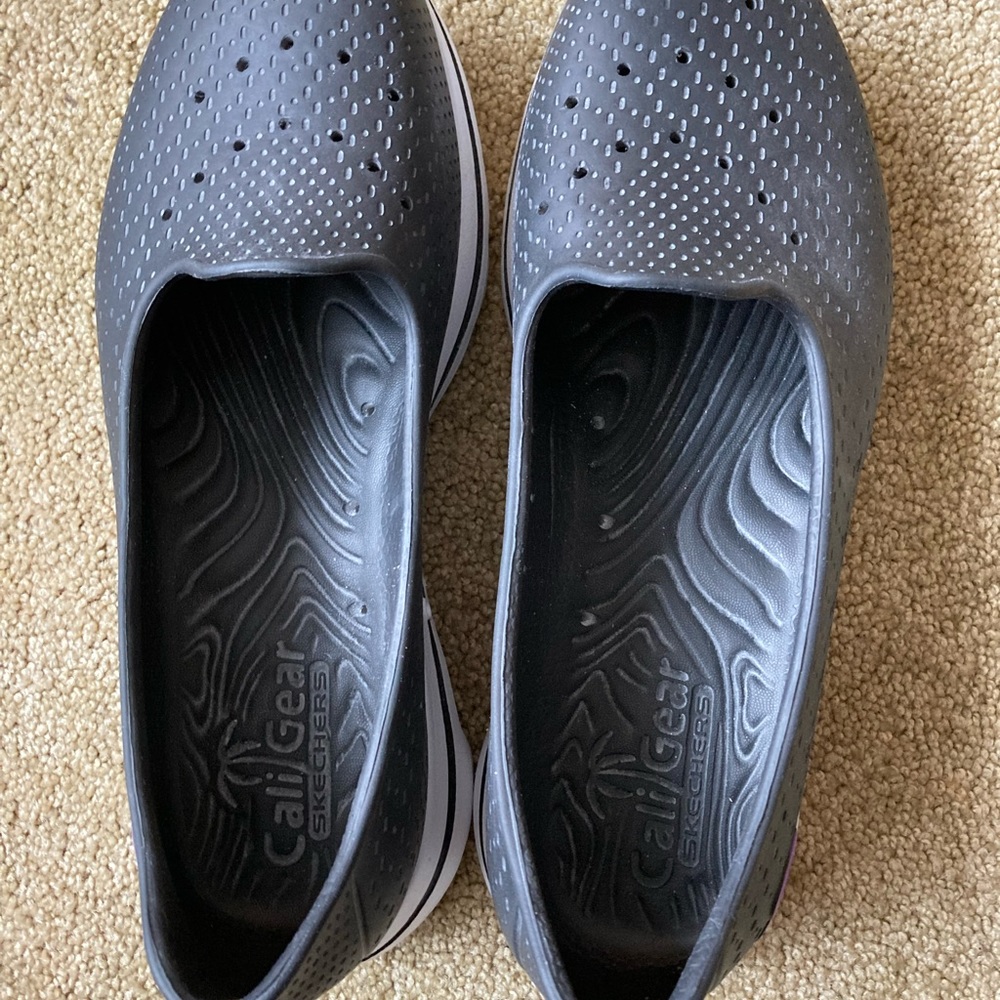 Skechers Black Cali Gear Slip On Ultra Go Shoes Size 8